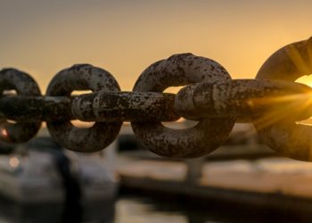 Photo by Joey Kyber from Pexels: https://www.pexels.com/photo/selective-focus-photoraphy-of-chains-during-golden-hour-119562/
