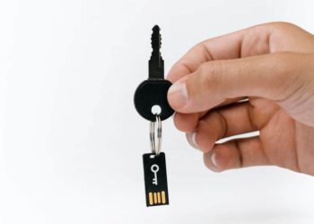 Photo by cottonbro from Pexels: https://www.pexels.com/photo/hand-holding-a-key-with-a-usb-flash-drive-5474298/