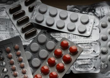 Photo by Pixabay from Pexels: https://www.pexels.com/photo/20-mg-label-blister-pack-208512/
