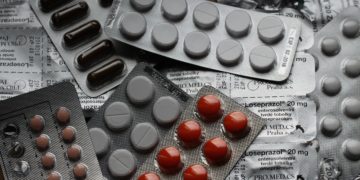 Photo by Pixabay from Pexels: https://www.pexels.com/photo/20-mg-label-blister-pack-208512/
