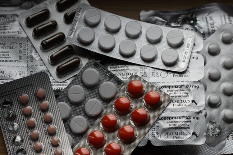 Photo by Pixabay from Pexels: https://www.pexels.com/photo/20-mg-label-blister-pack-208512/