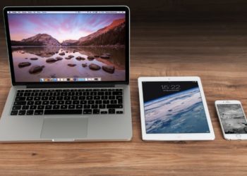 Photo by Pixabay from Pexels: https://www.pexels.com/photo/macbook-pro-beside-white-ipad-4158/
