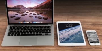 Photo by Pixabay from Pexels: https://www.pexels.com/photo/macbook-pro-beside-white-ipad-4158/