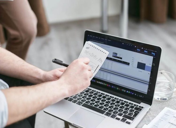 Photo by Mikhail Nilov from Pexels: https://www.pexels.com/photo/person-holding-black-pen-and-notepad-7735700/