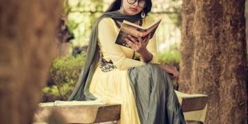 Photo by Joy Deb from Pexels: https://www.pexels.com/photo/woman-reading-book-1580272/