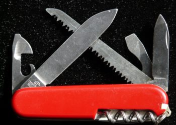 source: https://pixabay.com/photos/pocket-knife-knife-sharp-to-cut-6551/