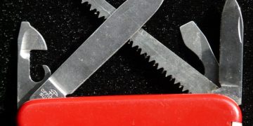 source: https://pixabay.com/photos/pocket-knife-knife-sharp-to-cut-6551/