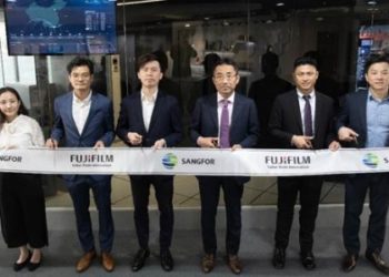(From left to right)  Sangfor executives Jan Lo, channel sales manager; Teamo Chen, deputy general manager (Hong Kong, Macau & Taiwan); and, Ringo Yiu, regional general manager (Hong Kong, Macau, Taiwan & Singapore) together with FujiFilm BI Hong Kong executives Tatsuya Nakamura, managing director; Jon Chung, sales director; and, Alan Chan, marketing & supply chain management director