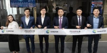 (From left to right)  Sangfor executives Jan Lo, channel sales manager; Teamo Chen, deputy general manager (Hong Kong, Macau & Taiwan); and, Ringo Yiu, regional general manager (Hong Kong, Macau, Taiwan & Singapore) together with FujiFilm BI Hong Kong executives Tatsuya Nakamura, managing director; Jon Chung, sales director; and, Alan Chan, marketing & supply chain management director