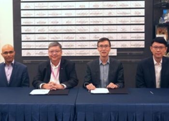 (From left to right) Vivek Mahajan, chief technology officer, Fujitsu Limited; Elson Chia, president, Fujitsu Asia; Professor Lim Keng Hui, assistant chief executive, Science & Engineering Research Council, A*STAR; and Dennis Ling, executive director, Innovation & Enterprise Division, A*STAR.