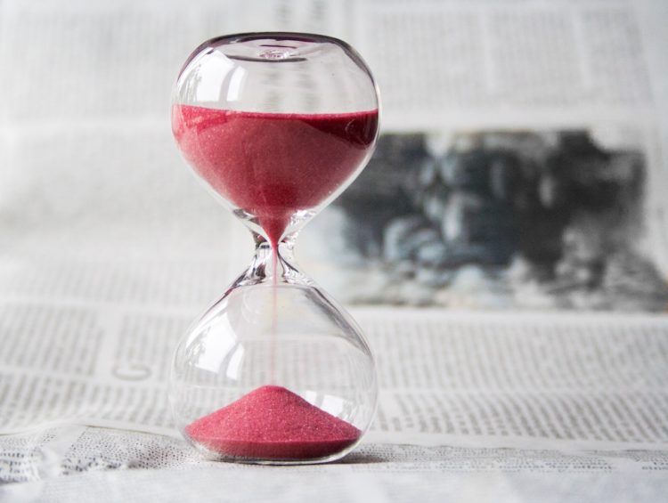 Photo by Pixabay: https://www.pexels.com/photo/clear-glass-with-red-sand-grainer-39396/