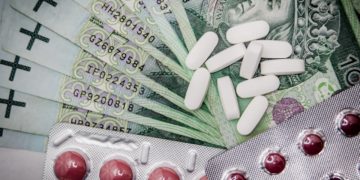 Photo by Pixabay: https://www.pexels.com/photo/white-oval-medication-pill-beside-blister-pack-47327/