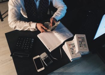 Photo by Kuncheek from Pexels: https://www.pexels.com/photo/accountant-counting-money-210990/