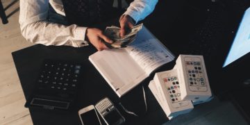 Photo by Kuncheek from Pexels: https://www.pexels.com/photo/accountant-counting-money-210990/