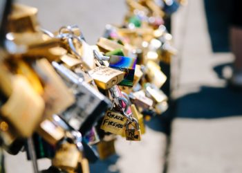 Photo by Pixabay from Pexels: https://www.pexels.com/photo/couple-love-romantic-relationship-39301/