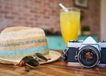 Photo by Pixabay: https://www.pexels.com/photo/gray-and-black-dslr-camera-beside-sun-hat-and-sunglasses-413960/