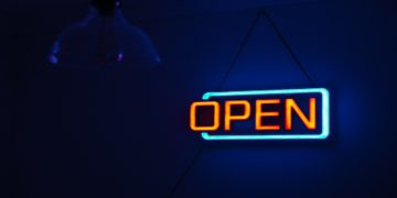 Photo by Ben Taylor: https://www.pexels.com/photo/yellow-and-teal-open-neon-signage-109998/