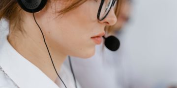 Photo by MART  PRODUCTION: https://www.pexels.com/photo/woman-wearing-eyeglasses-with-black-headset-and-mouthpiece-7709262/