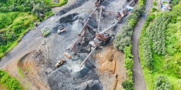 Photo by Tom Fisk: https://www.pexels.com/photo/bird-s-eye-view-of-heavy-equipment-2101140/