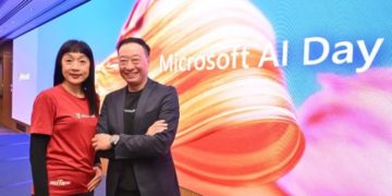 (L-R) Cally Chan, general manager of Microsoft Hong Kong & Macau with Fred Sheu, national technology officer at Microsoft Hong Kong