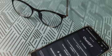 Photo by Matheus Bertelli: https://www.pexels.com/photo/smartphone-laptop-working-industry-16094061/
