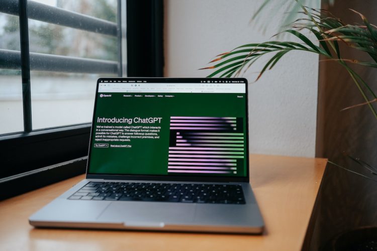 Photo by Hatice Baran: https://www.pexels.com/photo/open-laptop-on-desk-16037283/