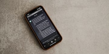 Photo by Airam Dato-on: https://www.pexels.com/photo/dirty-internet-connection-technology-15940002/