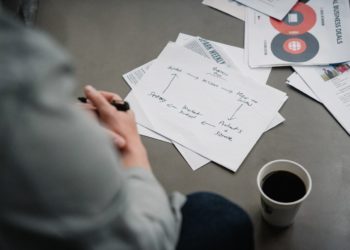 Photo by Felicity Tai : https://www.pexels.com/photo/person-holding-a-pen-7964205/