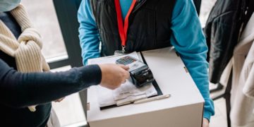 Photo by Yan Krukau: https://www.pexels.com/photo/customer-paying-with-a-credit-card-6818158/