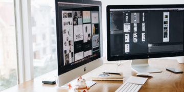 Photo by Tranmautritam: https://www.pexels.com/photo/silver-imac-on-top-of-brown-wooden-table-326502/