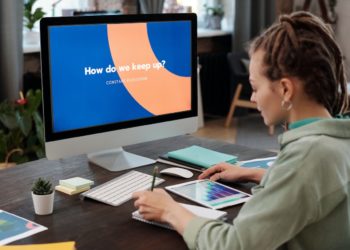 Photo by Mikael Blomkvist: https://www.pexels.com/photo/woman-in-front-of-the-computer-6476582/