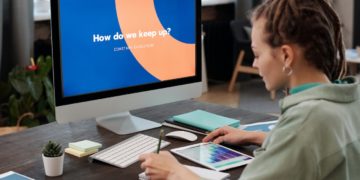 Photo by Mikael Blomkvist: https://www.pexels.com/photo/woman-in-front-of-the-computer-6476582/
