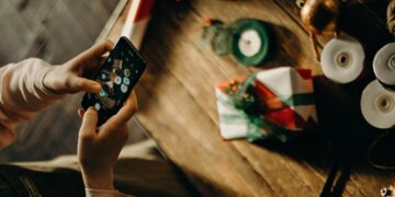 Photo by cottonbro studio from Pexels: https://www.pexels.com/photo/person-holding-android-smartphone-3171000/