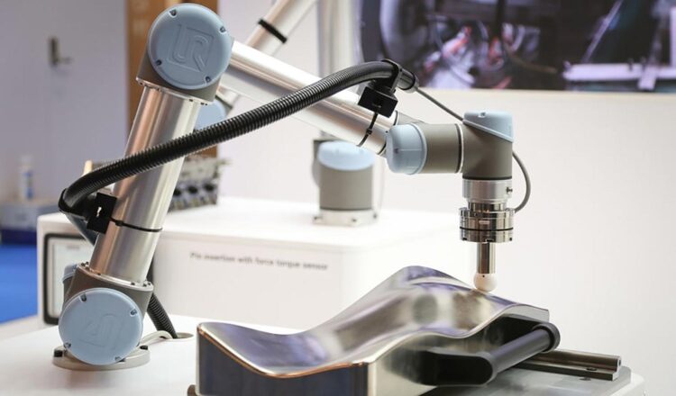Photo from https://www.universal-robots.com/media/1811296/universal-robots-with-atis-ft-sensors-just-feels-right.jpg?width=1000