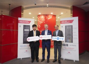 From left to right: Dr. Oscar Chan, Research Assistant Professor, The Hong Kong Polytechnic University; Max Parry, Interim Managing Director, Hong Kong, Equinix; Dr Anthony Lo, Director of Customer Success and Sales, CLP Power Hong Kong Limited