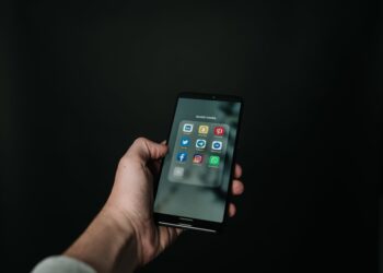 Photo by Magnus Mueller: https://www.pexels.com/photo/photo-of-hand-holding-a-black-smartphone-2818118/