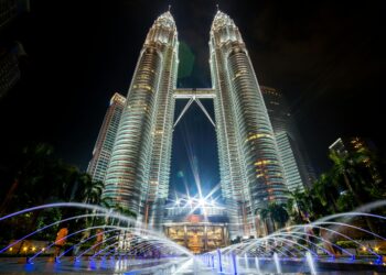 Photo by Ben Cheung: https://www.pexels.com/photo/petronas-tower-malaysia-462671/