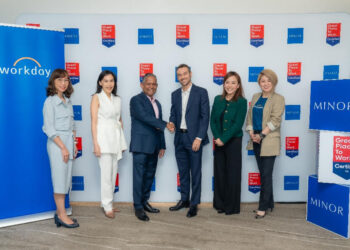 Left to Right: Khun Chompunuth Weerawatgumpa, Group Director of Corporate Shared Service and People System, Minor International, Mrs. Aurakanda Attavipach, Chief People Officer, Minor International, Mr. Dillip Rajakarier, Group Chief Executive Officer of Minor International / Chief Executive Officer of Minor Hotels, Mr. Fabio Tiviti, Chief Operating Officer, APAC and Japan, Workday, Ms. Pannie Sia, General
