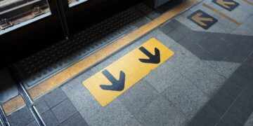 Photo by Pixabay: https://www.pexels.com/photo/yellow-arrow-symbol-258485/