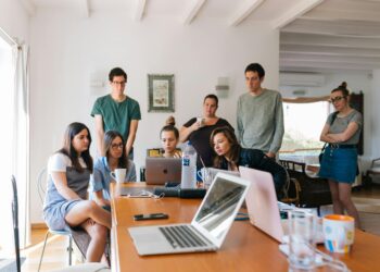 Photo by Fox: https://www.pexels.com/photo/group-of-people-watching-on-laptop-1595385/
