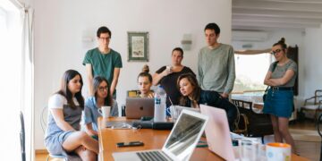 Photo by Fox: https://www.pexels.com/photo/group-of-people-watching-on-laptop-1595385/