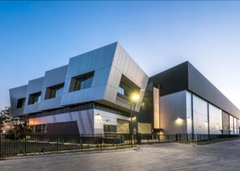 Equinix SY4 in Sydney, Australia (Image from https://blog.equinix.com/blog/2017/07/12/4-things-you-need-to-know-about-equinix-in-australia/)