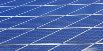 Photo by Pixabay: https://www.pexels.com/photo/solar-panel-356049/