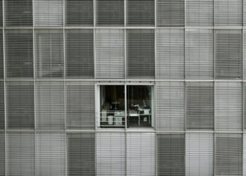 Photo by wal_ 172619: https://www.pexels.com/photo/windows-in-an-office-building-20680332/
