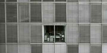 Photo by wal_ 172619: https://www.pexels.com/photo/windows-in-an-office-building-20680332/