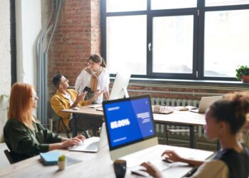 Photo by fauxels: https://www.pexels.com/photo/people-working-in-front-of-computer-3182763/