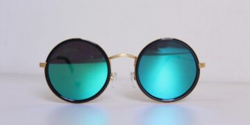 Photo by Felipe Ferreira: https://www.pexels.com/photo/black-framed-hippie-sunglasses-701877/