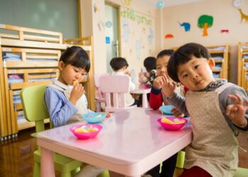 Photo by Naomi Shi: https://www.pexels.com/photo/three-toddler-eating-on-white-table-1001914/