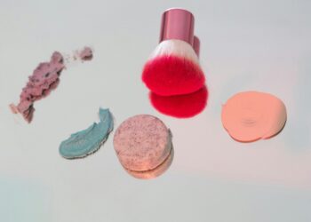 Photo by RF._.studio: https://www.pexels.com/photo/red-and-white-makeup-brush-3059639/