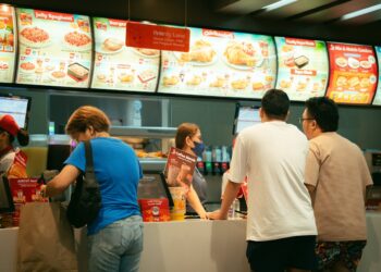 Photo by Kenneth Surillo: https://www.pexels.com/photo/people-standing-in-line-at-a-fast-food-restaurant-27299962/